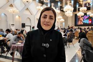 شعرخوانی دکتر حمیده احتشام عضو هیئت علمی دانشکده پیراپزشکی در شب‌شعر «حدیث عطش»